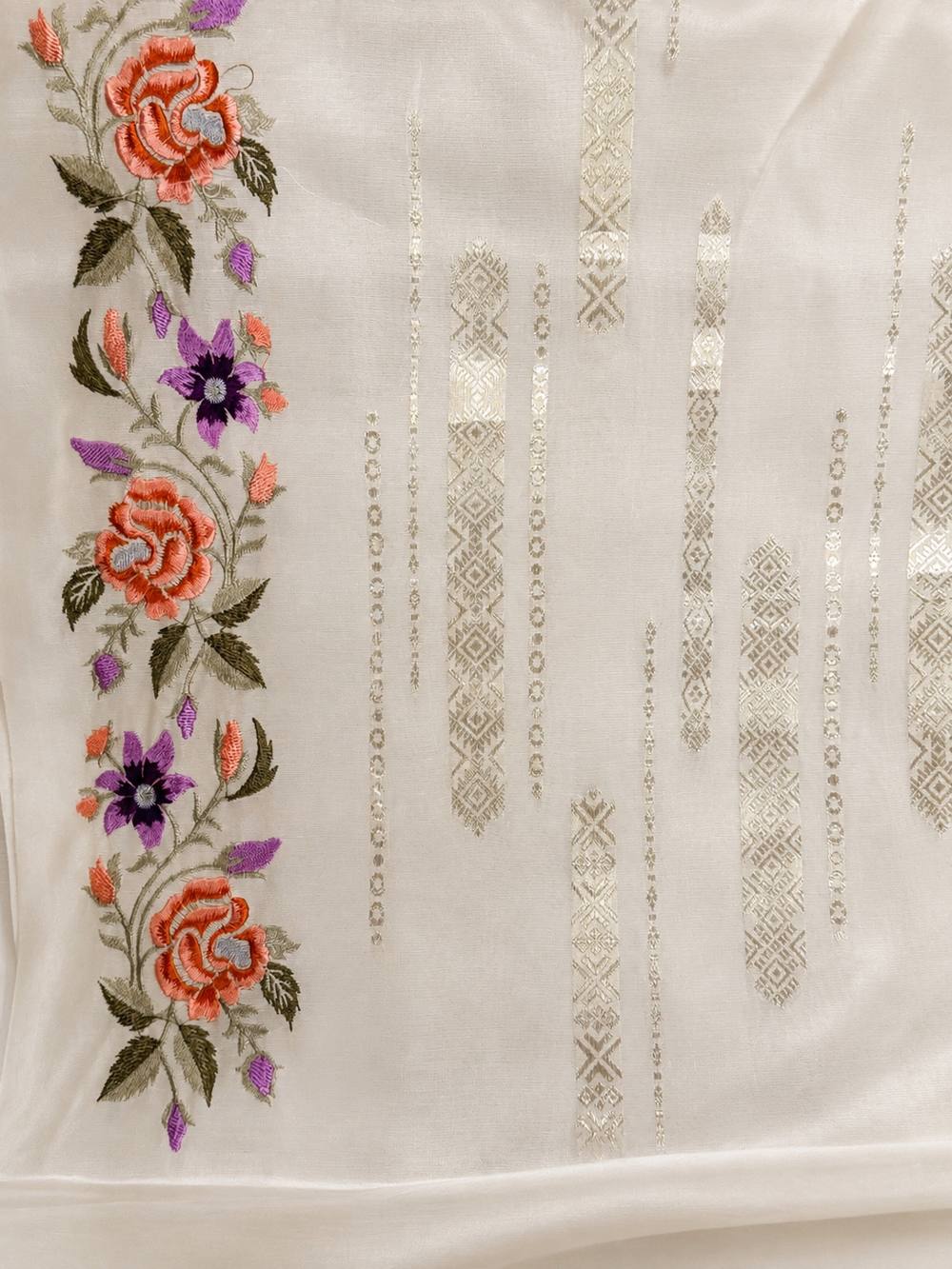 floral-embroidery-border-saree